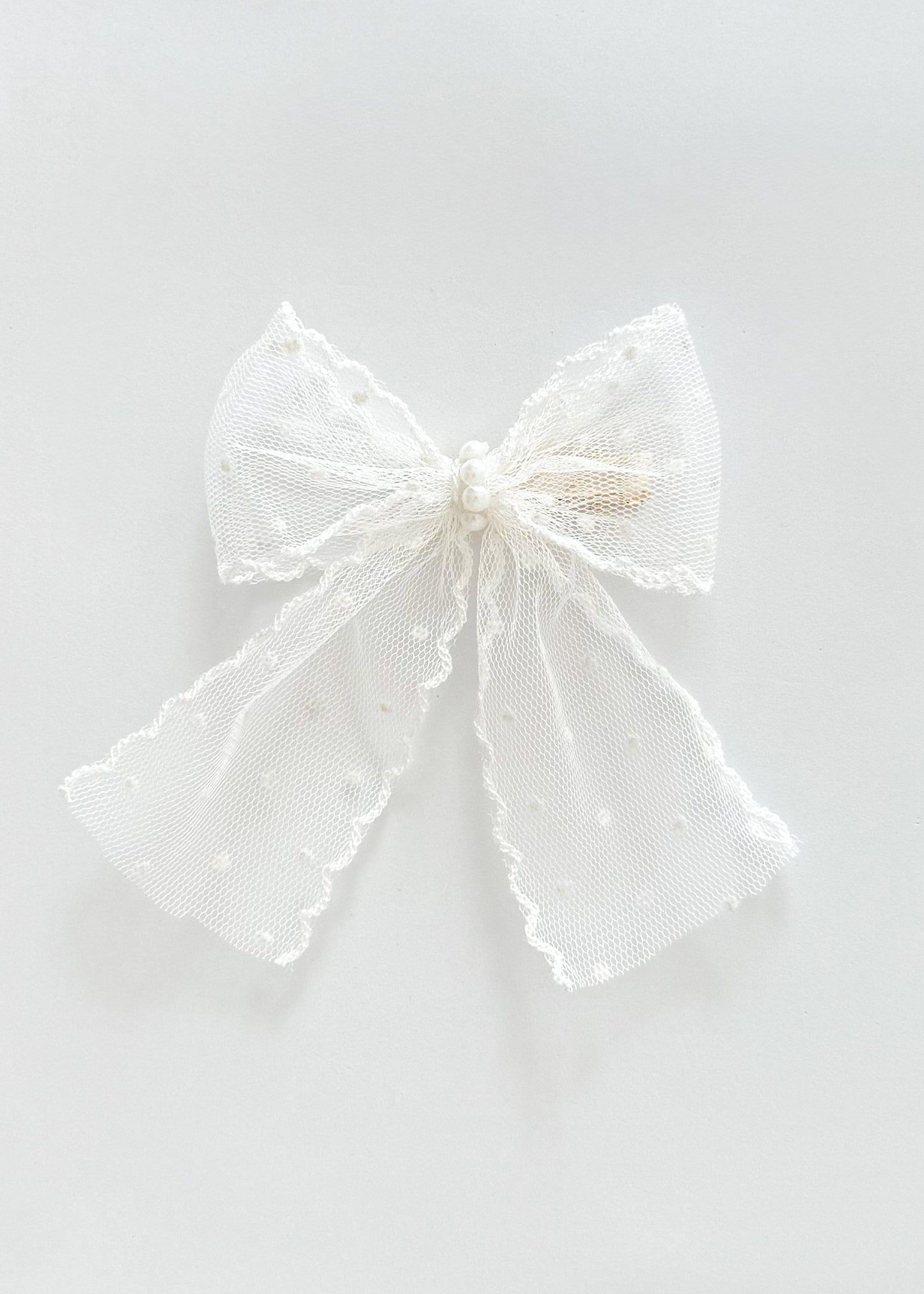 Light White Bow Hair Clip with Pearls – Elegant & Feminine Accessory